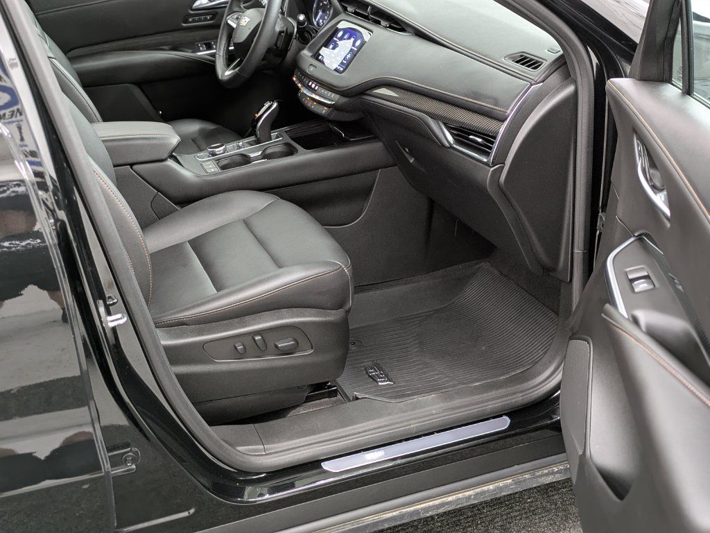 Used 2022 Cadillac XT4 Sport w/ Enhanced Visibility Package AWD/4WD image 17