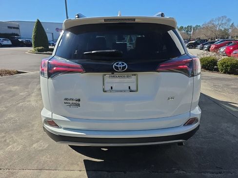 Used 2018 Toyota RAV4 SE image 4