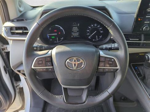 Used 2023 Toyota Sienna XLE w/ XLE Plus Package FWD image 13