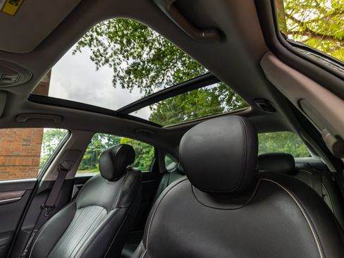 Used 2017 Genesis G80 5.0 Ultimate RWD image 12