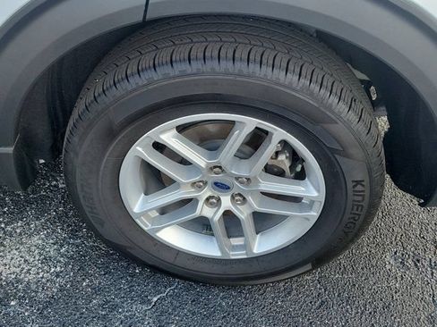 Used 2025 Ford Explorer Active AWD/4WD image 11