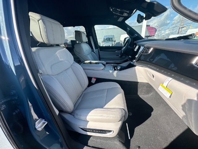 Used 2026 Jeep Grand Wagoneer Summit w/ Rear Seat Video Group I AWD/4WD image 28