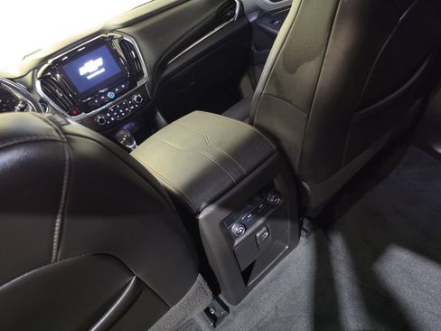 Used 2021 Chevrolet Traverse LT FWD image 21