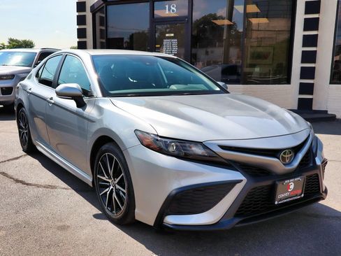 Used 2023 Toyota Camry SE FWD image 4