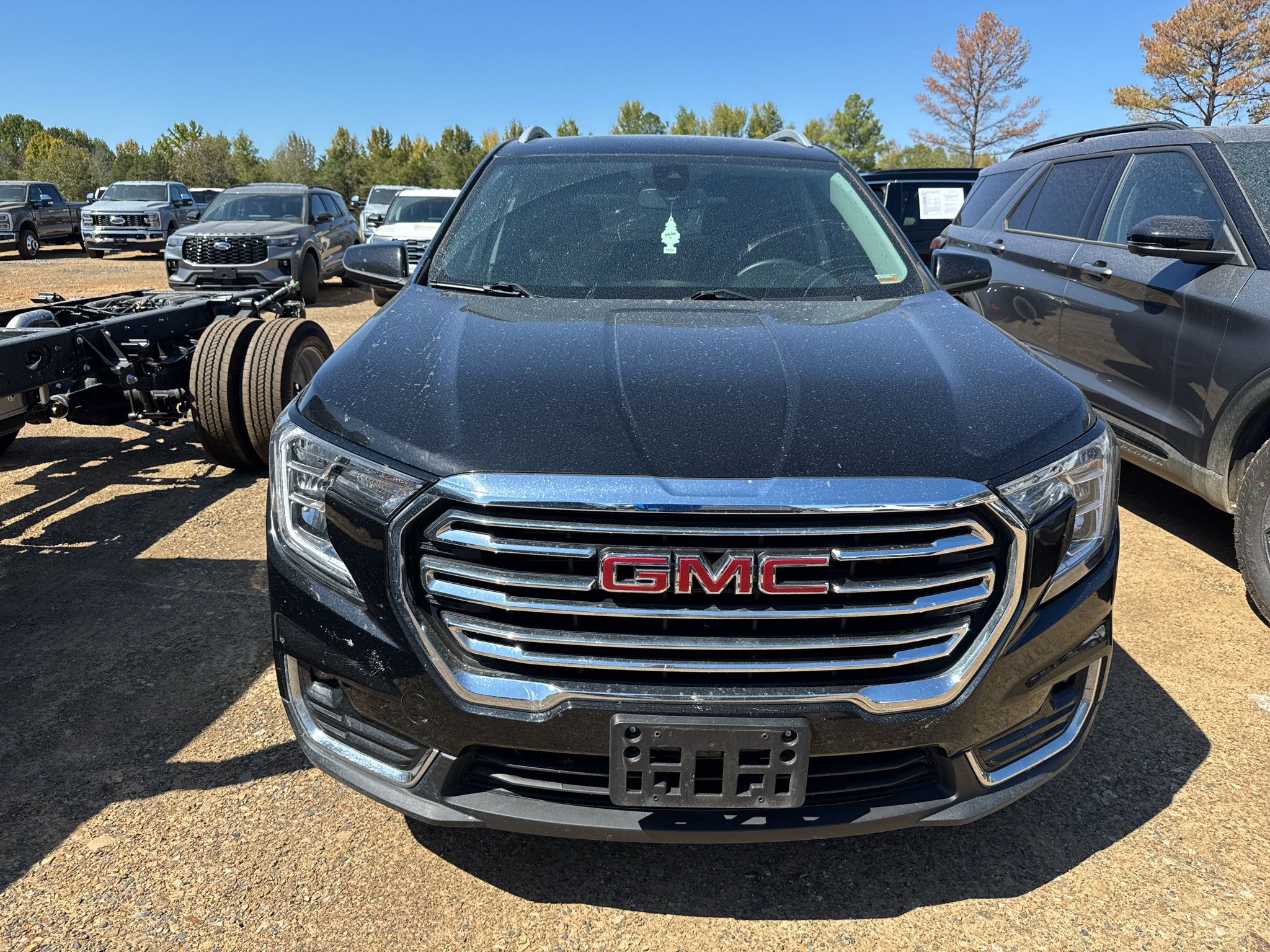 Used 2024 GMC Terrain SLT FWD image 2