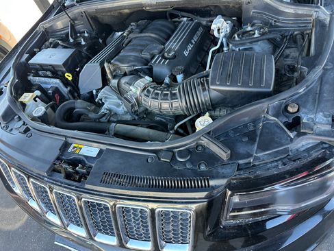 Used 2015 Jeep Grand Cherokee SRT AWD/4WD image 27