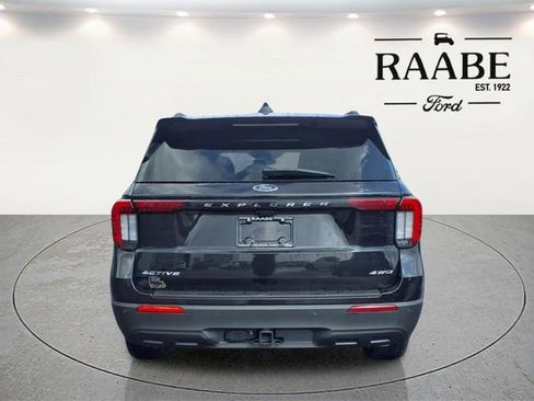 Used 2025 Ford Explorer Active AWD/4WD image 6