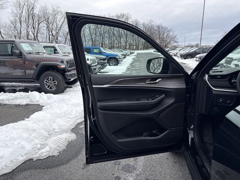 New 2026 Jeep Grand Cherokee Altitude AWD/4WD image 15