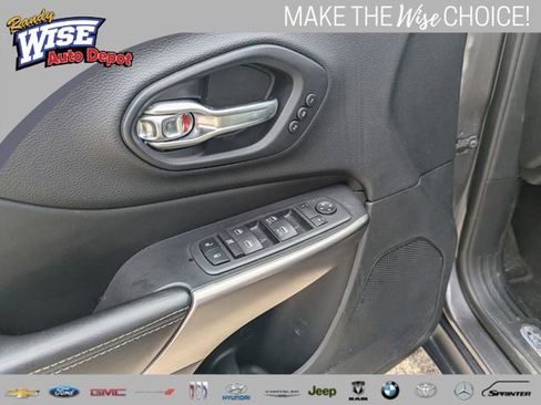 Used 2020 Jeep Cherokee Limited image 11