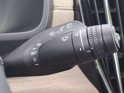 Used 2026 Volvo XC90 B5 Plus w/ Protection Package Premier image 25