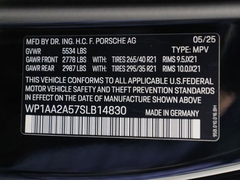 Certified 2025 Porsche Macan image 19