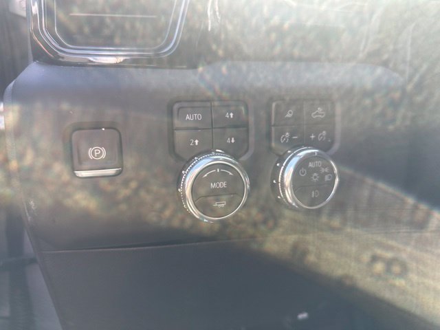 Used 2025 GMC Sierra 3500 AT4 w/ AT4 Premium Plus Package AWD/4WD image 16