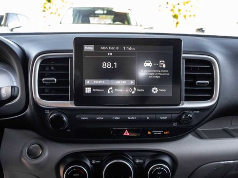 Used 2025 Hyundai Venue SEL image 30