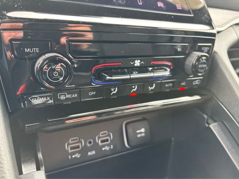 Used 2025 Jeep Grand Cherokee Laredo RWD image 54