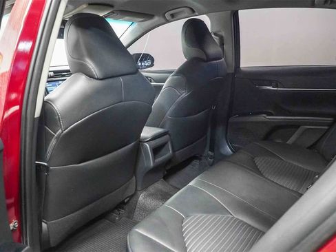 Used 2018 Toyota Camry SE image 18