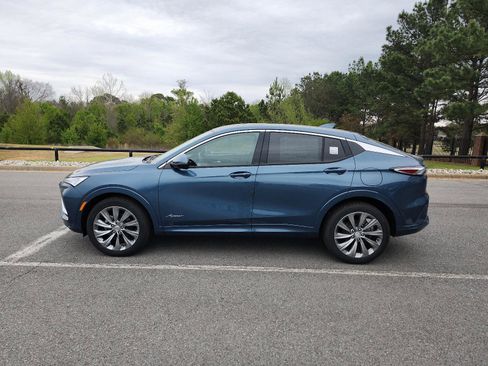 New 2026 Buick Envista Avenir FWD image 2