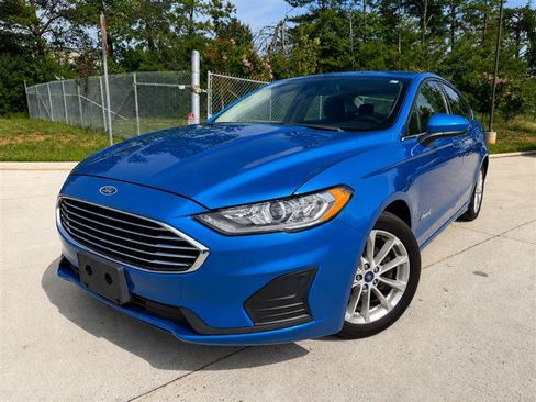 Used 2019 Ford Fusion SE FWD image 1