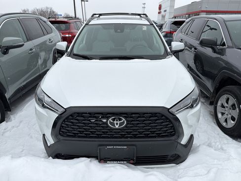 Certified 2022 Toyota Corolla Cross LE image 3