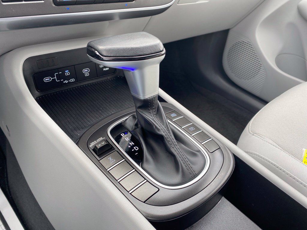 Certified 2024 Hyundai Kona SEL AWD/4WD image 18