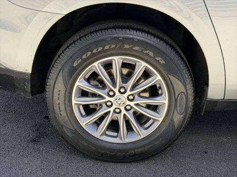 Used 2024 Buick Enclave Essence AWD/4WD image 8
