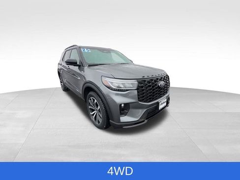 Used 2025 Ford Explorer ST-Line image 2