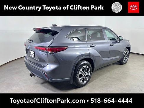 Used 2023 Toyota Highlander XLE AWD/4WD image 3