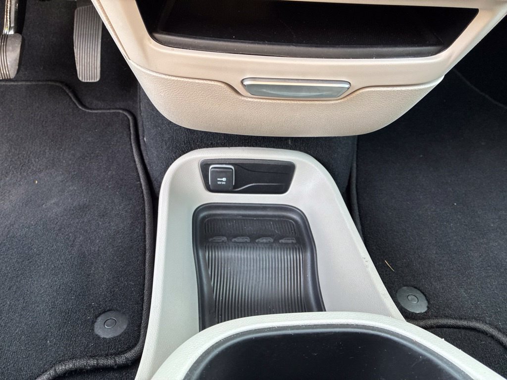 Used 2024 Chrysler Pacifica Touring-L FWD image 21