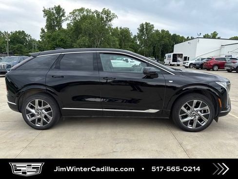 Certified 2025 Cadillac Optiq Luxury 2 w/ LPO, Floor Liner Package AWD/4WD image 5