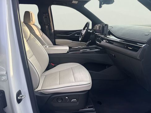 Certified 2022 Cadillac Escalade ESV Sport w/ Touring Package image 22