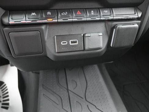 Used 2024 Chevrolet Silverado 1500 Custom RWD image 29
