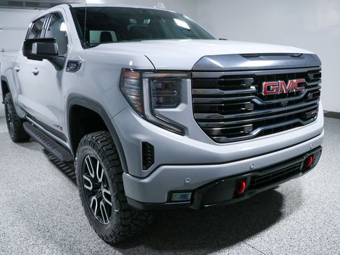 Used 2024 GMC Sierra 1500 AT4 w/ Technology Package AWD/4WD image 6