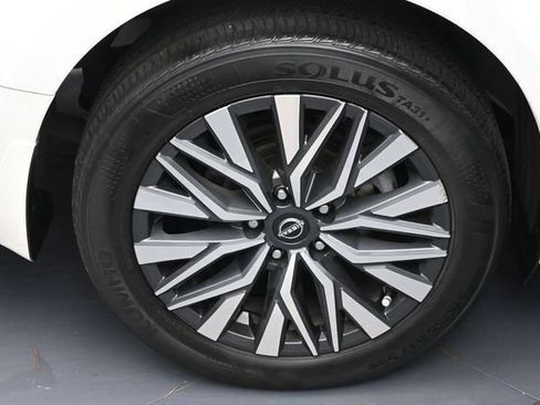 Used 2024 Nissan Altima 2.5 SV AWD/4WD image 5