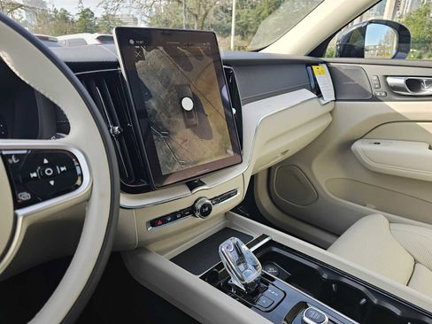 New 2026 Volvo XC60 B5 Ultra w/ Protection Package Premier image 32