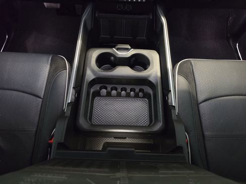 Used 2025 RAM 2500 Laramie w/ Night Edition image 17