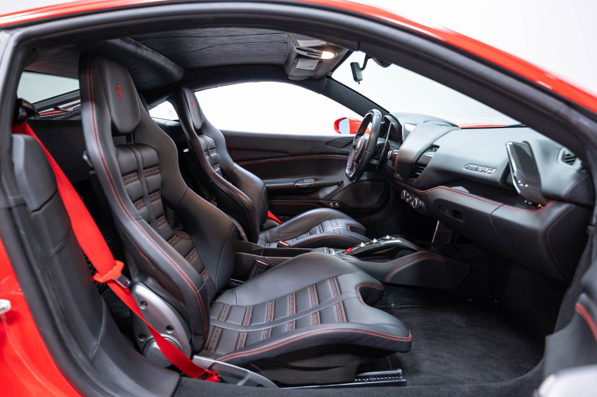Used 2018 Ferrari 488 GTB RWD image 28