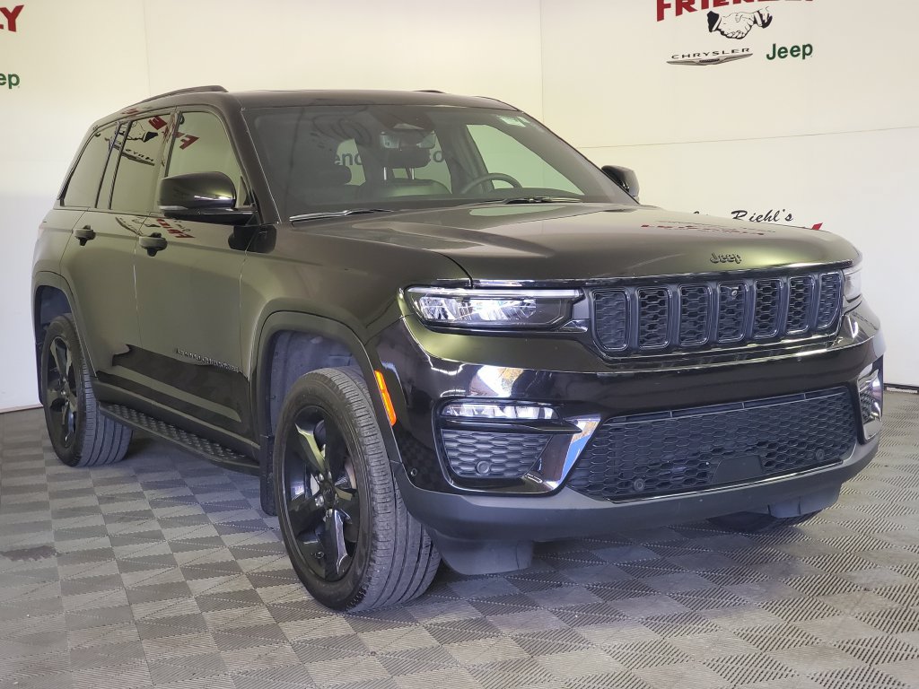 Used 2025 Jeep Grand Cherokee Limited w/ Luxury Tech Group II AWD/4WD image 2