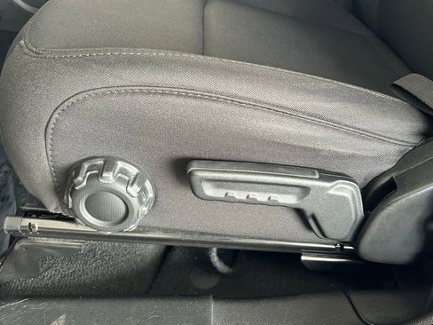 Used 2022 Jeep Gladiator Sport image 16