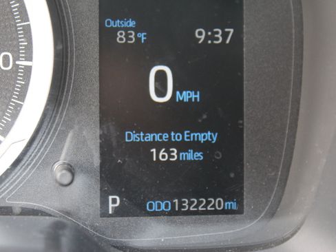 Used 2020 Toyota Corolla LE FWD image 18