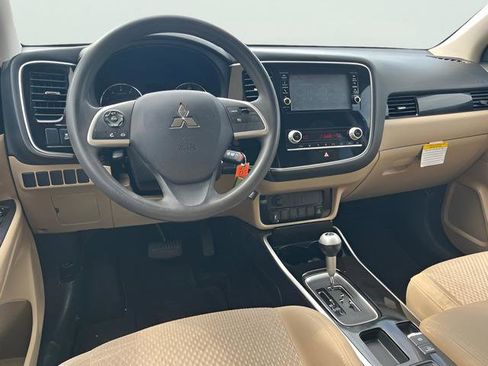 Used 2020 Mitsubishi Outlander ES image 17
