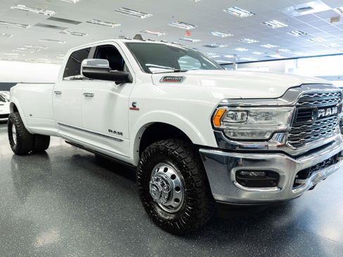 Used 2022 RAM 3500 Limited AWD/4WD image 4