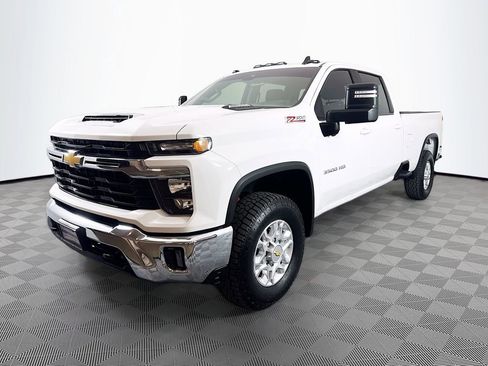 Used 2024 Chevrolet Silverado 3500 LT w/ Safety Package AWD/4WD image 3