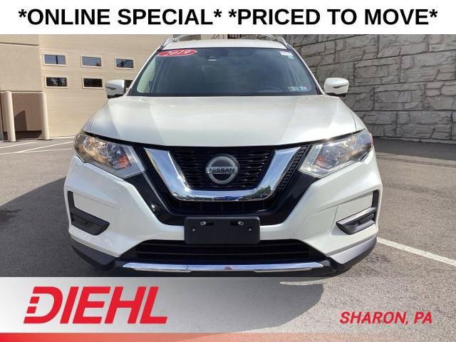 Used 2019 Nissan Rogue SV w/ Premium Package FWD image 2