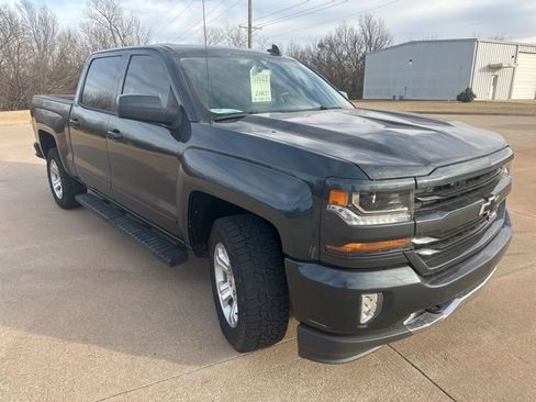 Used 2018 Chevrolet Silverado 1500 LT w/ Texas Edition image 7