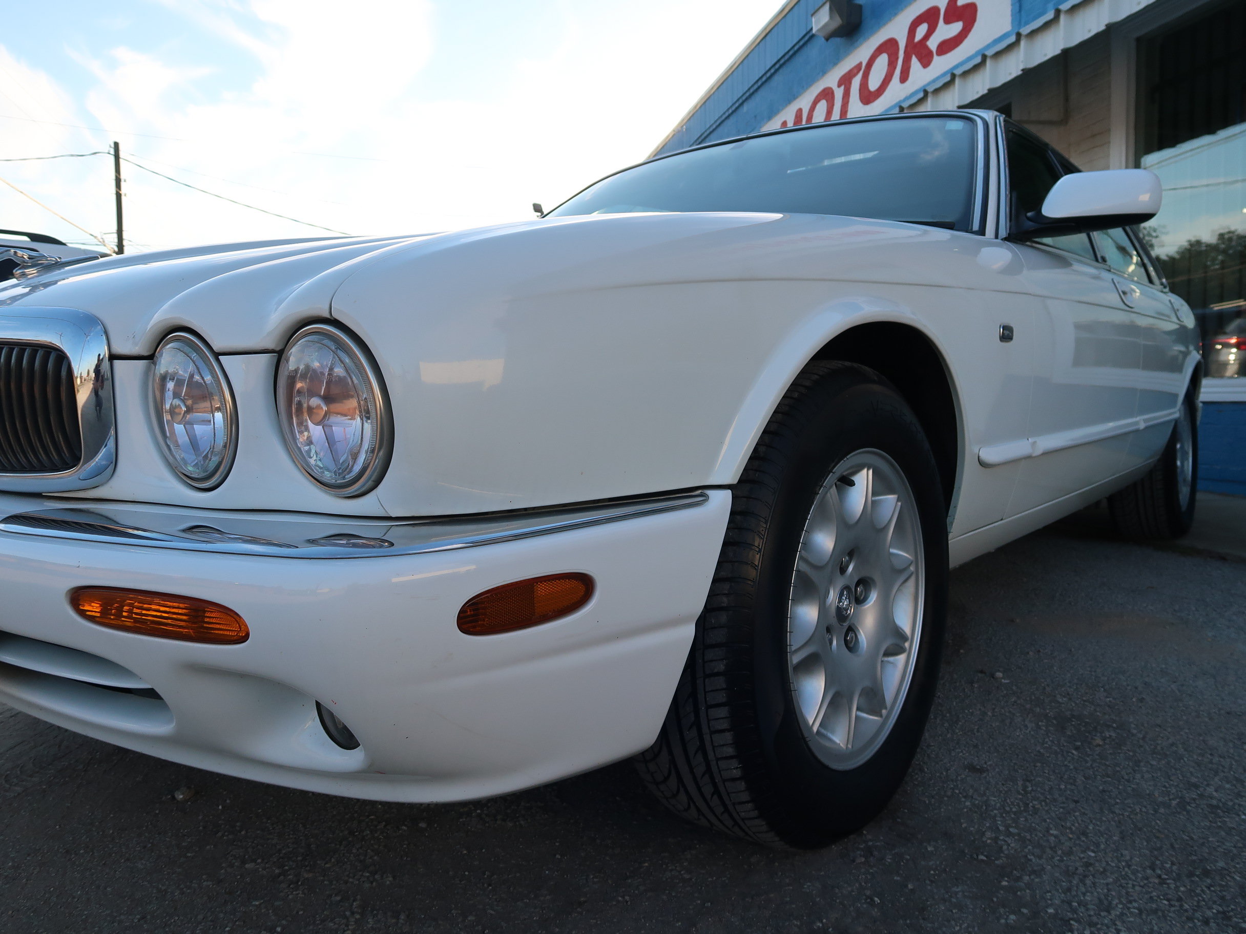 Used 1999 Jaguar XJ8 RWD image 9