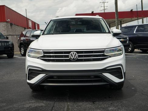 Used 2022 Volkswagen Tiguan SE w/ Panoramic Sunroof Package AWD/4WD image 16