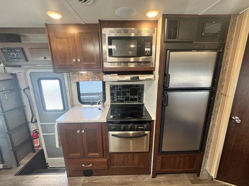 Used 2016 Mercedes-Benz Sprinter 3500 image 20