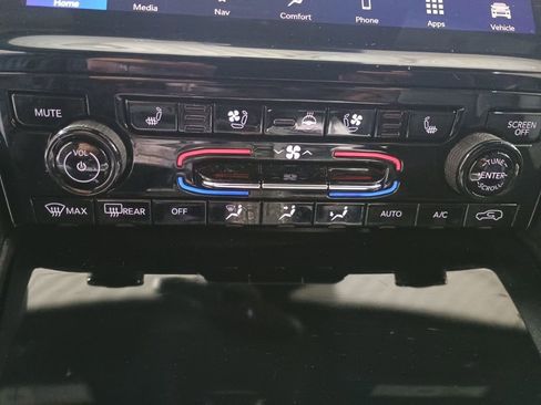 Used 2024 Jeep Grand Cherokee L Limited w/ Luxury Tech Group II image 20