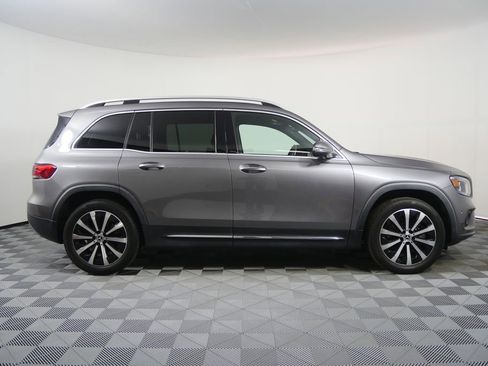 Used 2023 Mercedes-Benz GLB 250 w/ Premium Package image 2