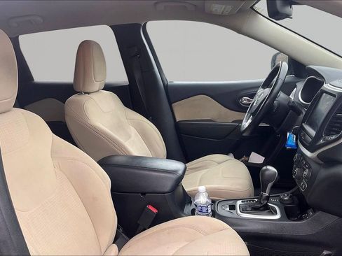 Used 2016 Jeep Cherokee Latitude w/ Safety/Convenience Group image 31