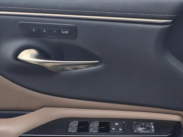 Used 2023 Lexus ES 250 w/ Premium Package AWD/4WD image 2